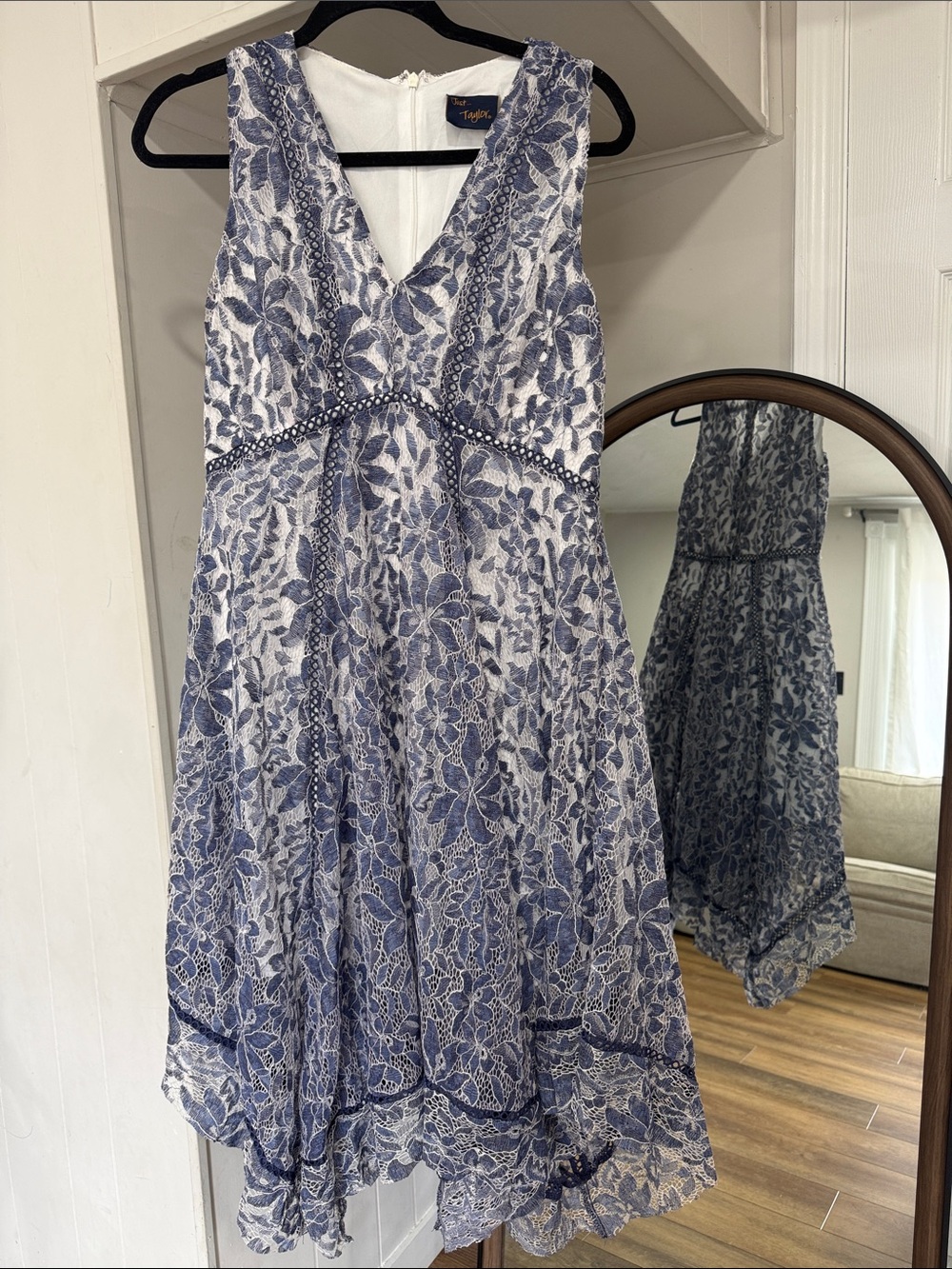 Taylor Blue and White Floral Lace V-Neck Dress. Size 8